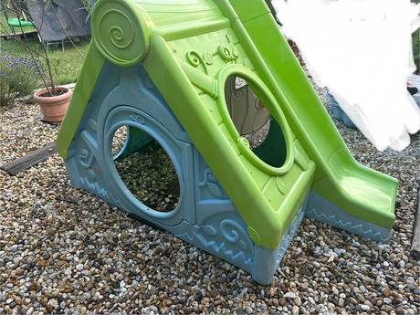 Detský domček so smýkačkou, 