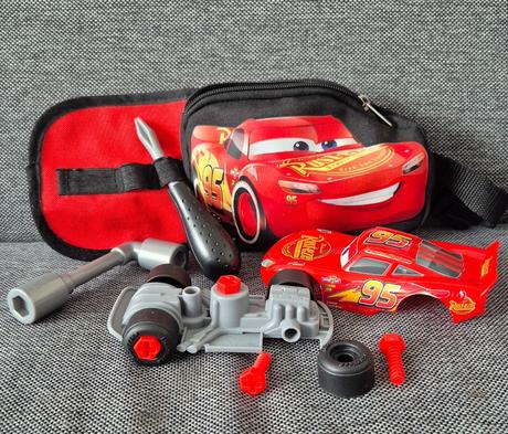 Mcqueen z rozprávky cars na šrobovanie s ľadvinkou, 