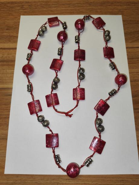 Cerveno sedy nahrdelnik, stav ako na fotke, 