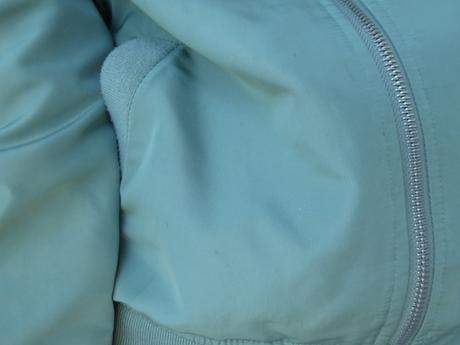 Zelená bomberka, reserved,140