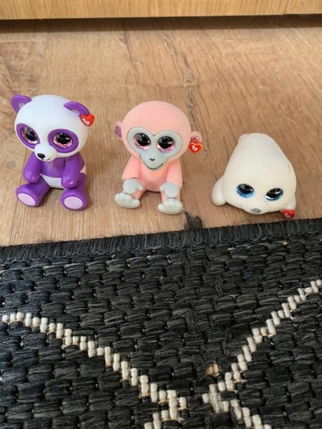 Sada figúrok zvierat, časopisov a zošitov, 