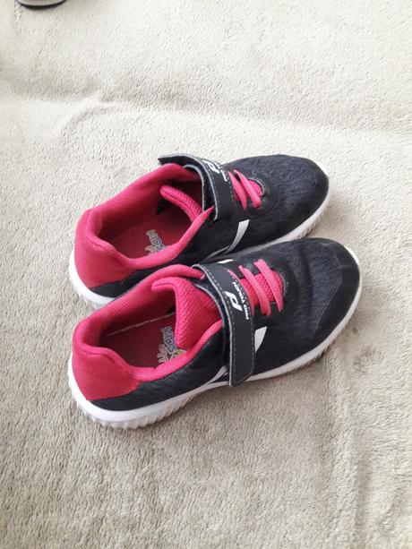 Dievcenske tenisky, 30