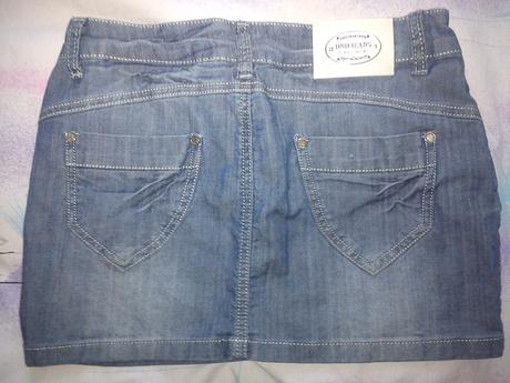 Riflové kraťasy a minisukňa, 140