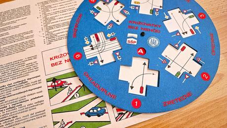 Papierové koleso križovatky bez nehôd, 