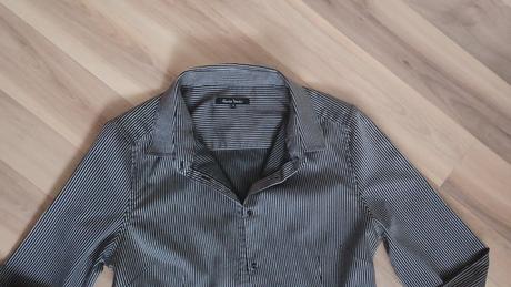 Pásikavá košeľa, gate,s