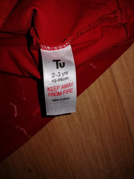 Červené tričko s ježkami, tu,92