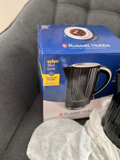 Rýchlovarná kanvica russell hobbs čierna, 