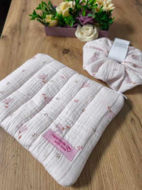 14- mušlínova kozmeticka taštička + gumička, 