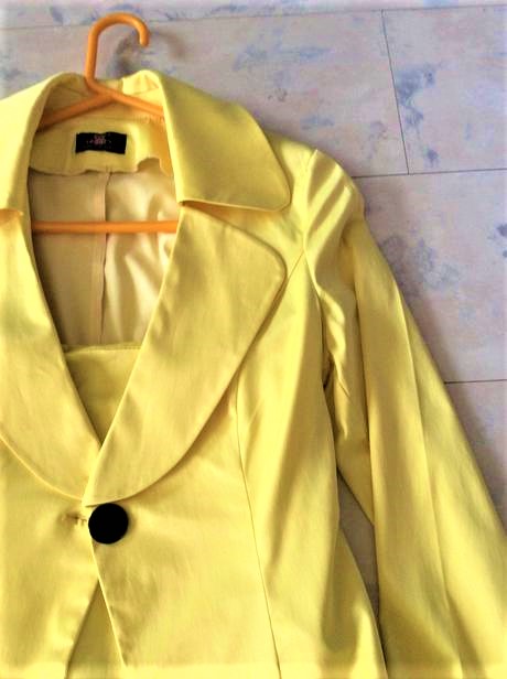 Luxusný saténový kostým, 38