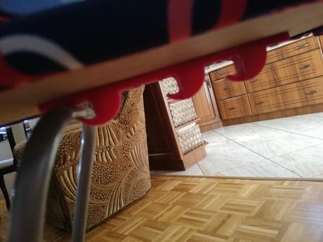 Žehlička so žehliacou doskou,