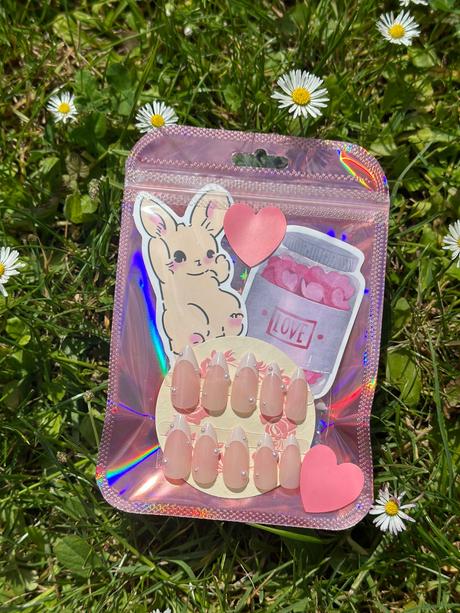 Nové umelé nechty s perličkami, 