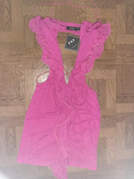 Ružové šaty., l