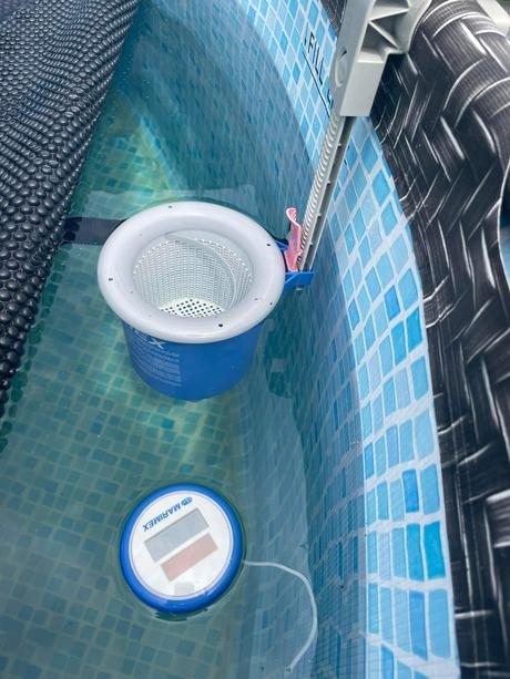 Obrovsky bazen s prislusenstvom iba spolu,