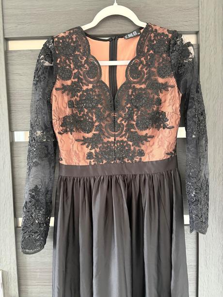 Čiernobéžové spoločenské šaty, m