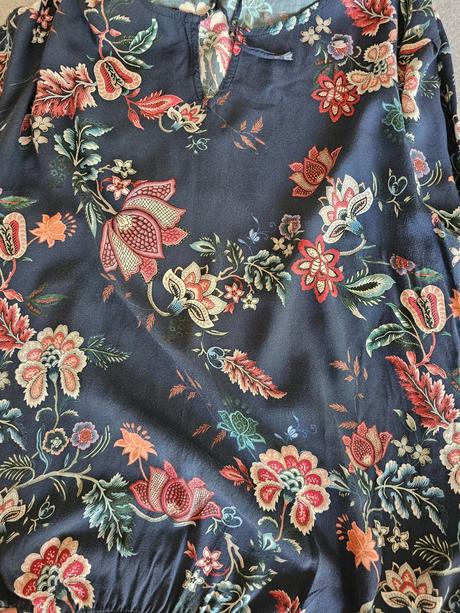 Jemná blúzka s dlhým rukávom a pekným vzorom, reserved,l