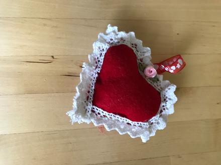 Srdiecko na ihly 11 x 9 cm,