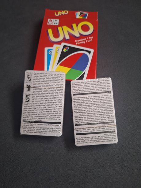 Karty uno,