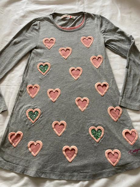 Šaty šedé so srdiečkami, desigual,128