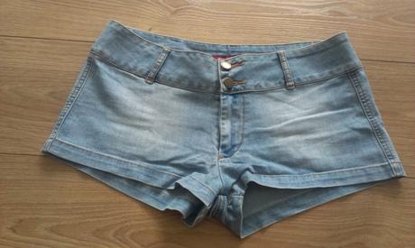 Nenosené šortky, 42