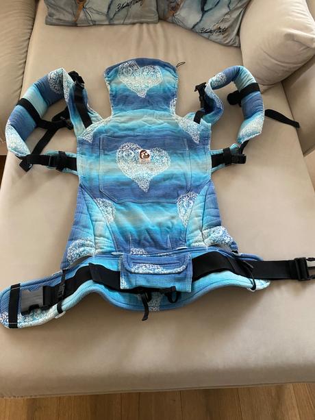 Nosič rischino s krásnym vzorom / srdcia, folklór, rischino