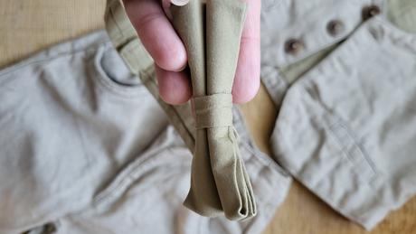 Slávnostné nohavice s vestou a motýlikom, 92