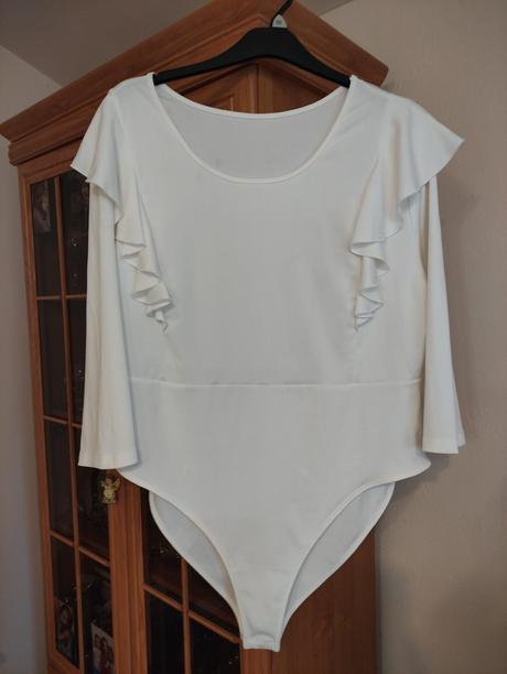 Krásne body s volánikmi, 46