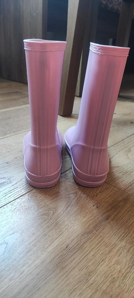 Ružové gumáky, nelli blu,33