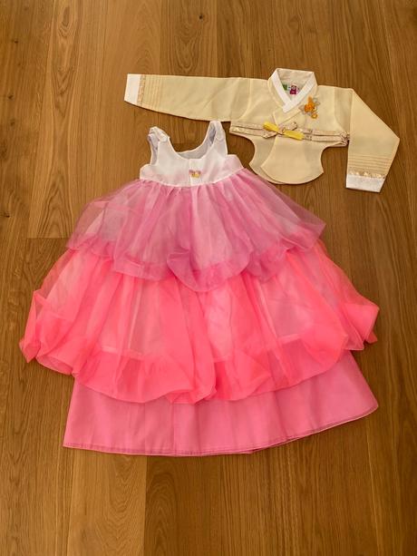 Tradičný dievčenský kórejsky kroj, 122