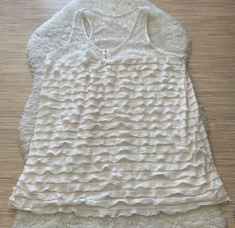 Kremovy volankovy top s krajkou,