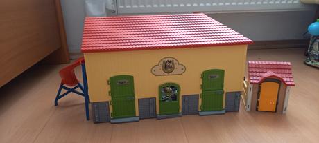 Schleich stajňa a kone, 