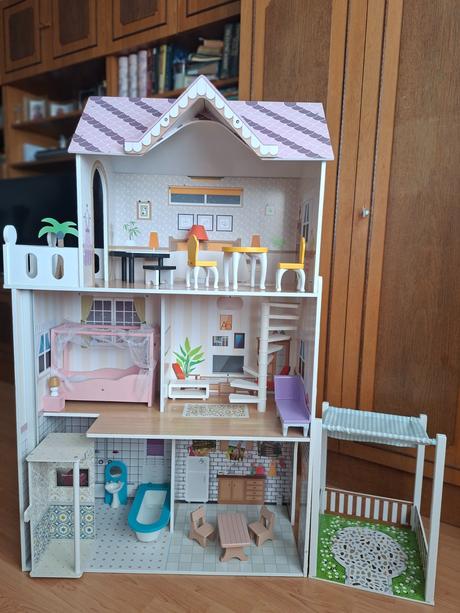 Drevený barbie domček, 