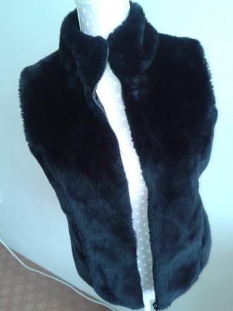 Čierna kožušinová vesta veľ. 38, 38