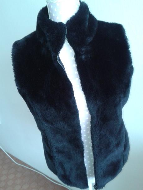 Čierna kožušinová vesta veľ. 38, 38