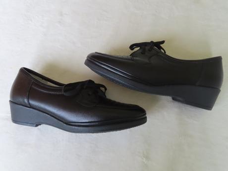 Dámske celokožené poltopánky veľ. 39, 39