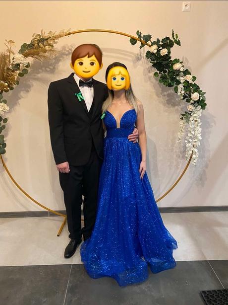 Šaty na stužkovú, s