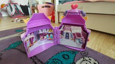 Domček-zámok pre ponnyho,