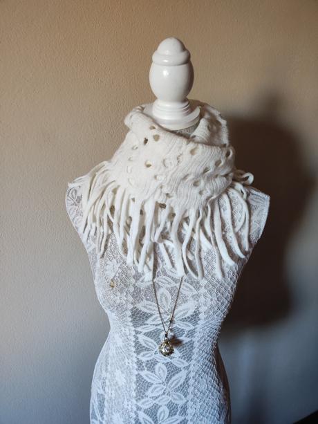 Strapcovy šál -nakrčnik, 