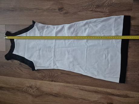 Luxusné šaty so zlatými gombíkmi, xs