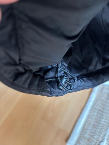 Mikrolahka puff kvalitna presivana bunda zn. 4f, m