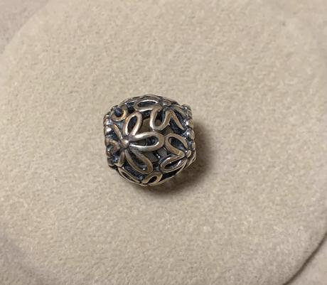 Korálka kovová vzor kvietok menší pandora originál, pandora