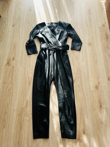 Skvelý koženkový overal značky mohito,pc 54,99 eur, mohito,s