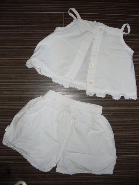 Kraťasy a blúzka/tričko/opalovačky, 74