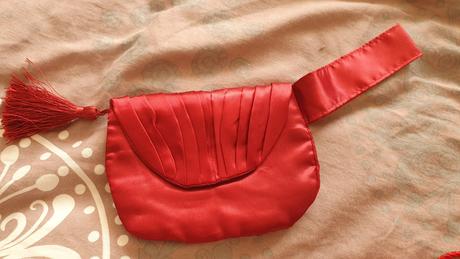 Sýto červená látková kabelka,