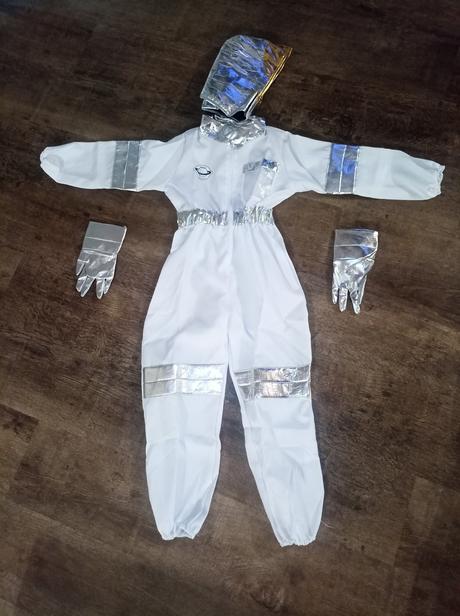 Kozmonaut oblek 122, 