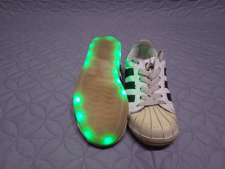 Svietiace tenisky, nabijacie, 31