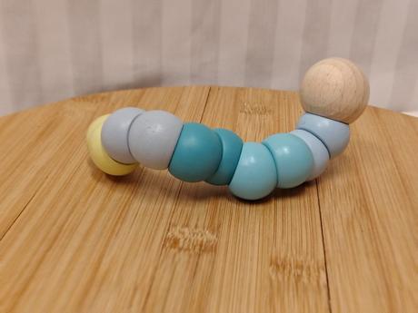 Ohybná drevená edukačná pastelová húsenica, 17 cm, 