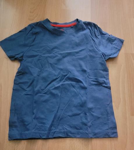Tricko tmavomodre, lupilu,110