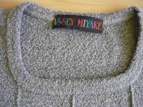 Milý uzlíkový svetrík, s