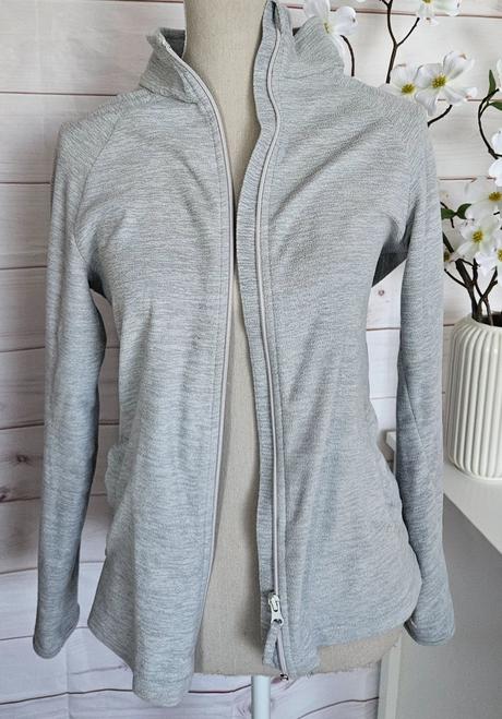 Šedá mikina, 36
