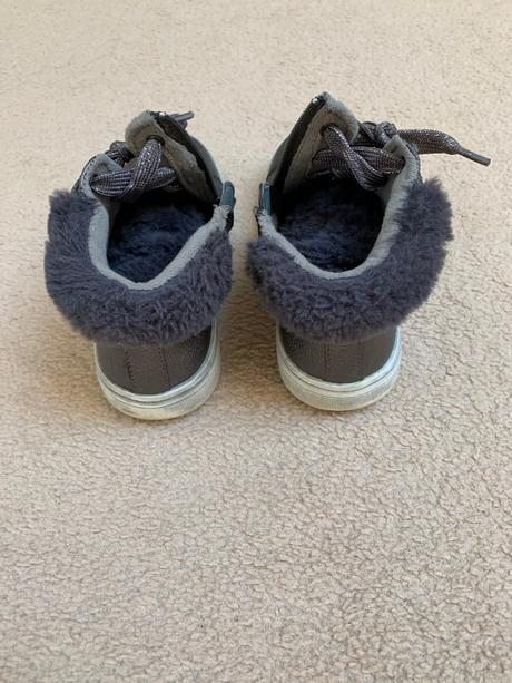 Predám dievčenské trištvrťové jesenné topánky, 29